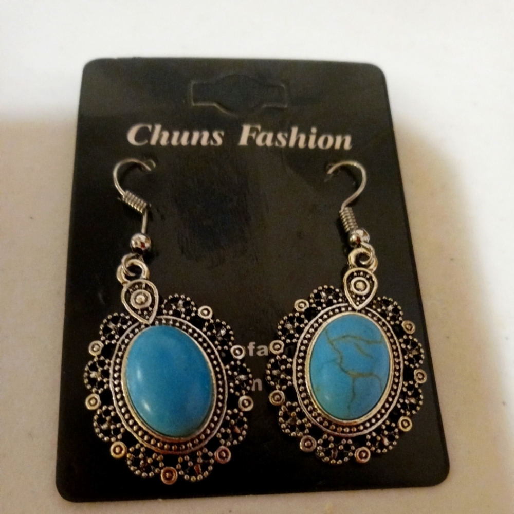 Dangling turquoise earrings